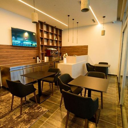 Hotel Zeneli Vlorë 외부 사진