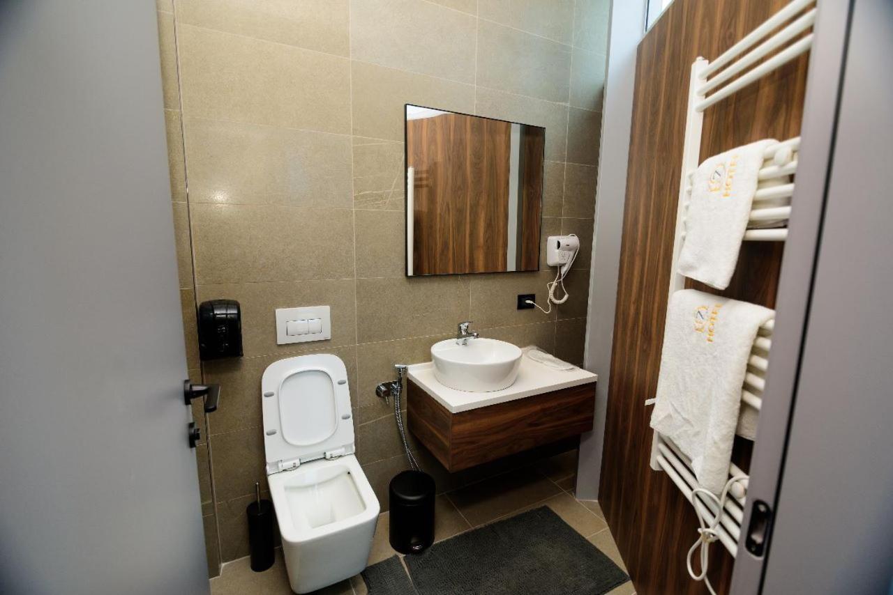 Hotel Zeneli Vlorë 외부 사진