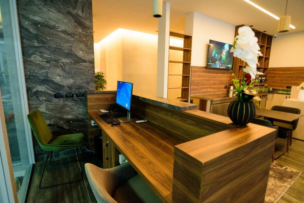 Hotel Zeneli Vlorë 외부 사진