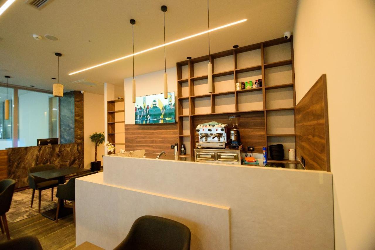 Hotel Zeneli Vlorë 외부 사진